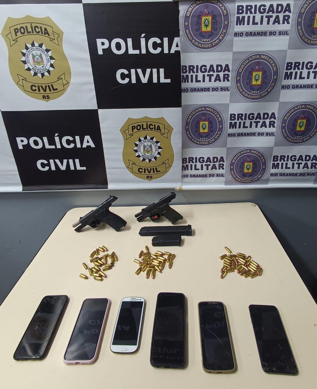 Armas e muni&ccedil;&atilde;o s&atilde;o apreendidas por tr&ecirc;s indiv&iacute;duos e um menor de idade, na zona Sul de Porto Alegre.