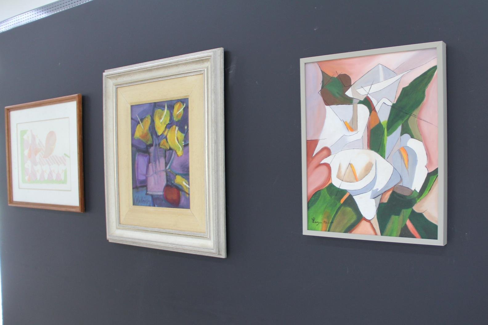 Quadros com a tem&aacute;tica da primavera em exibi&ccedil;&atilde;o na Unisc