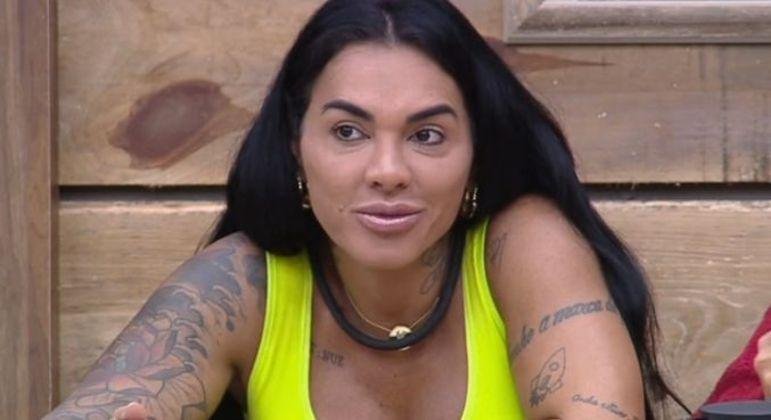 A sa&iacute;da de Kamila Simioni deixou Jenny Miranda abalada