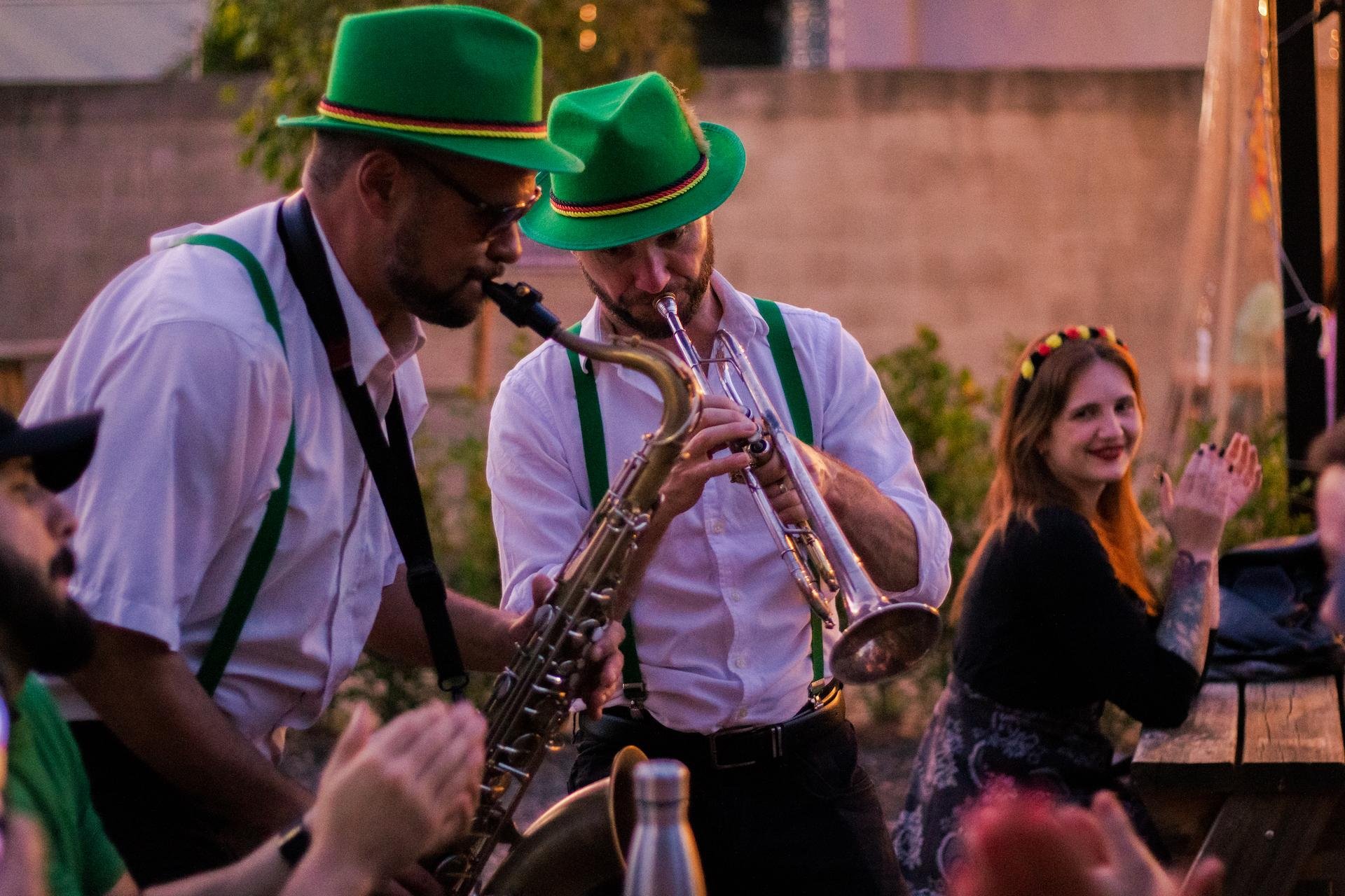 Trio Alles Blau anima a Oktober Fest da Cervejaria Fora da Lei