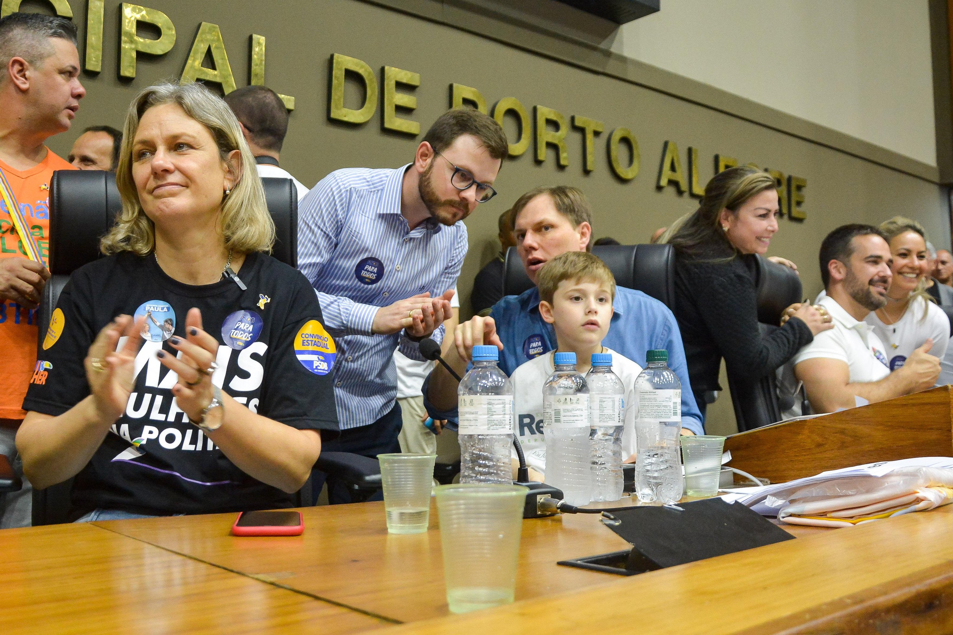 Paula assume presid&ecirc;ncia no lugar de Redecker em evento que teve prese&ccedil;a de Leite