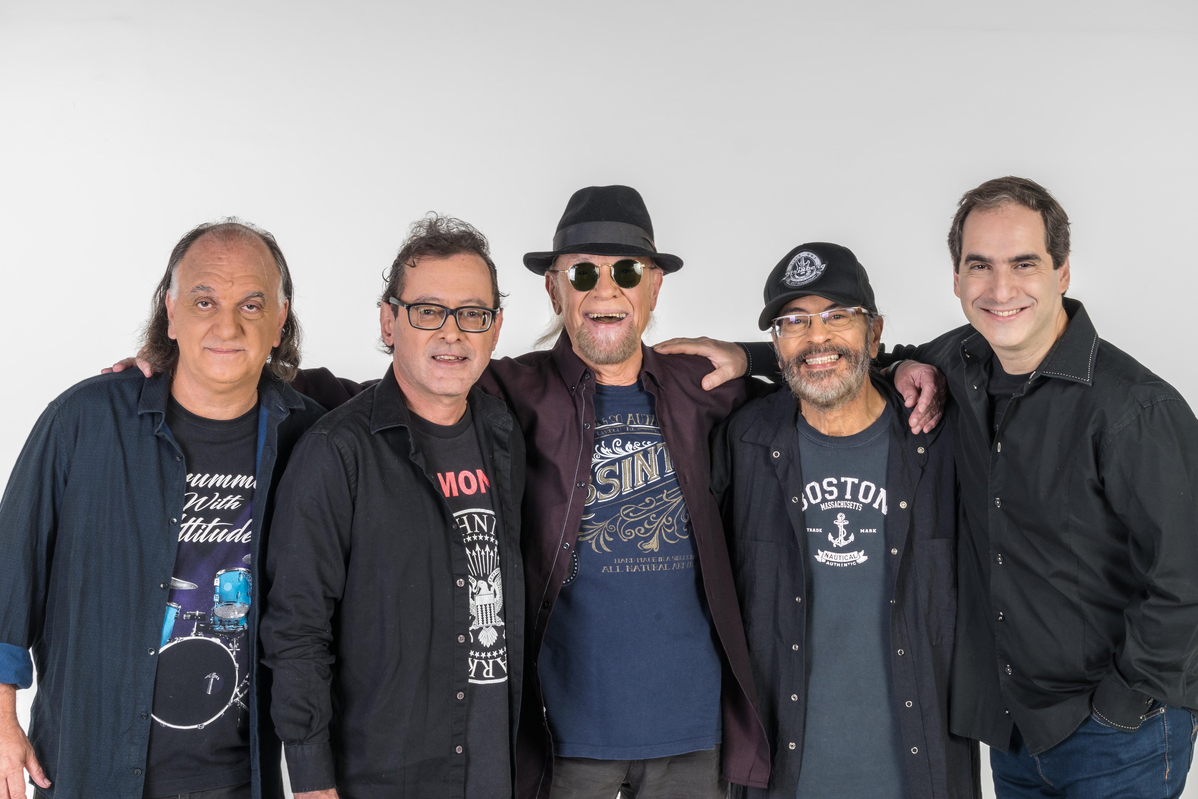 Banda The Fevers integra o show