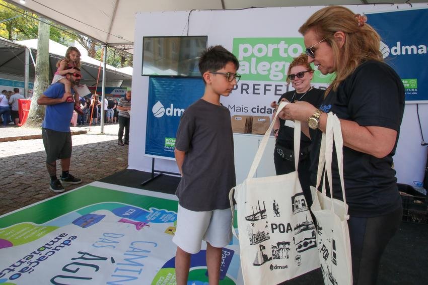 Dmae promove jogo educativo na Pra&ccedil;a da Alf&acirc;ndega