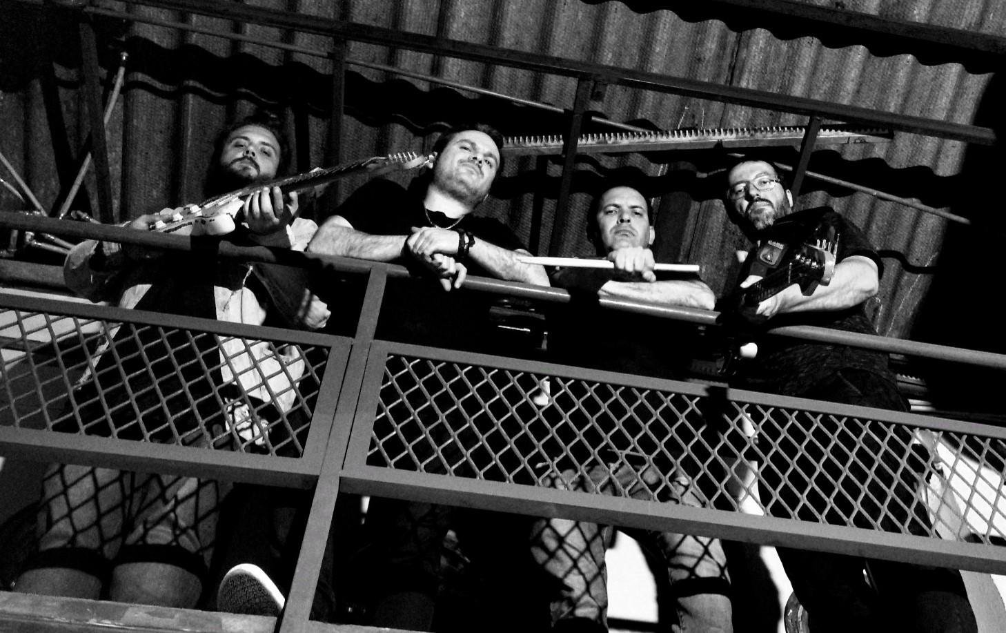 Banda ileg&iacute;timos far&aacute; na ocasi&atilde;o o pr&eacute;-lan&ccedil;amento do primeiro &aacute;lbum