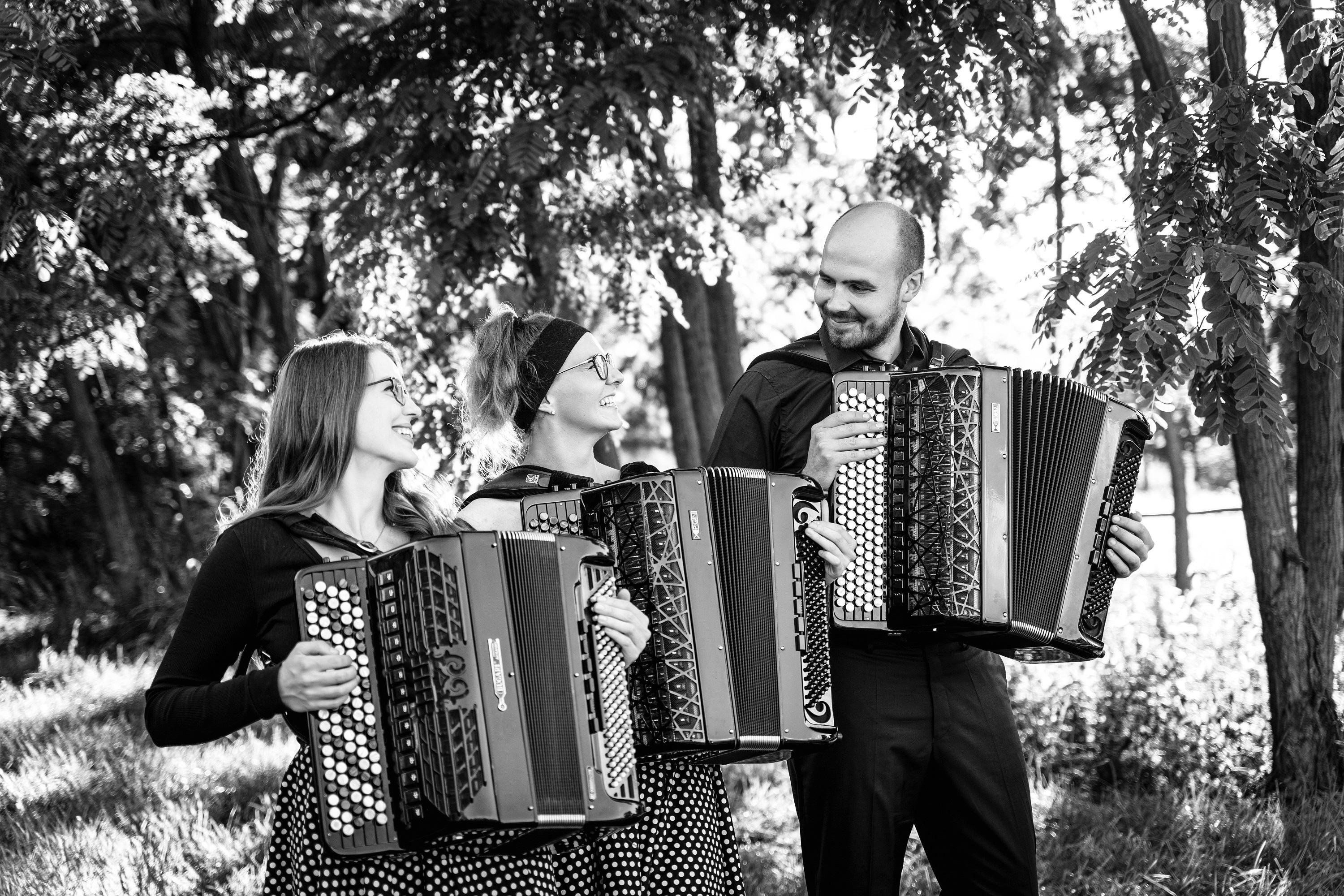 O trio de acordeonistas da Rep&uacute;blica Tcheca, Check Accordion Trio, se apresentar&aacute; em Porto Alegre, nesta quarta, no Theatro S&atilde;o Pedro,