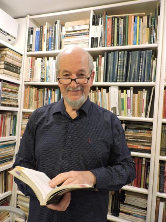 Professor de Literatura Sergius Gonzaga ser&aacute; o coordenador da mesa que reflete sobre censura e destrui&ccedil;&atilde;o de livros