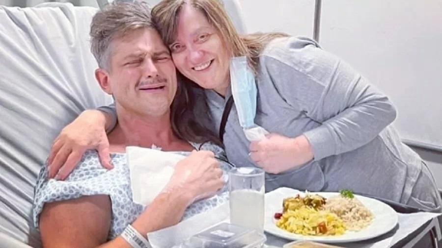 Marcos Harter se emocionou ao receber visita de sua doadora
