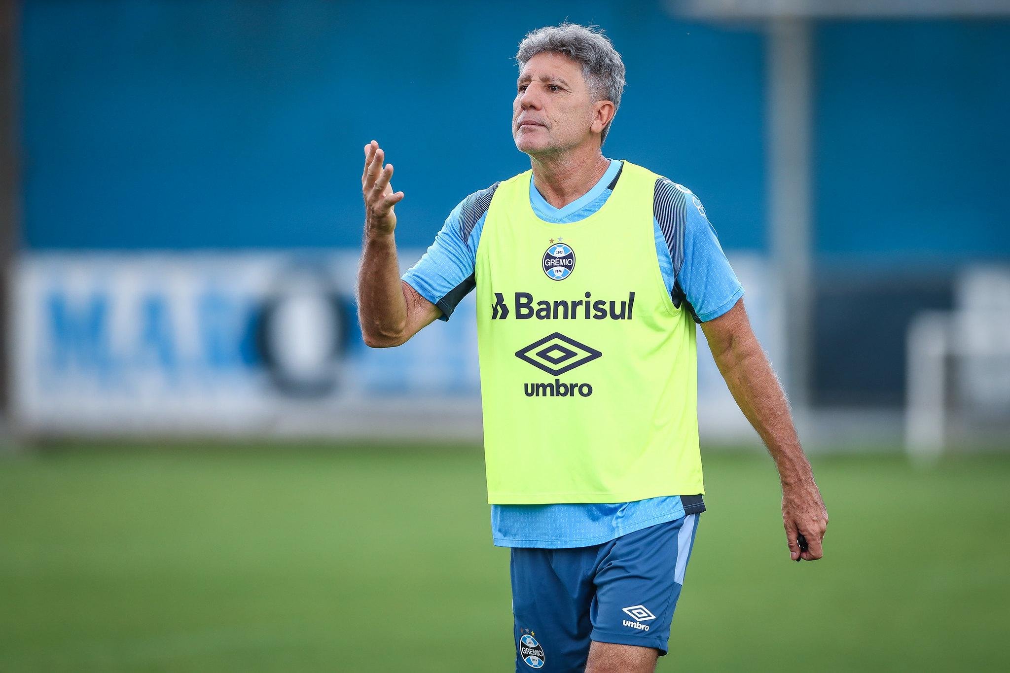 Renato deve manter o esquema com dois zagueiros no Couto Pereira
