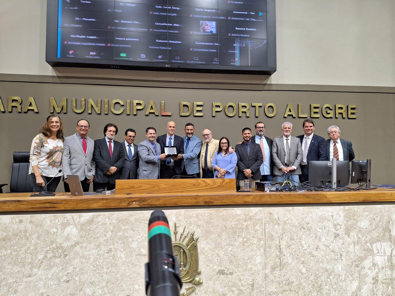 Adeli, rec&eacute;m empossado em vaga deixada por Sgarbossa, participou da homenagem ao ex-colega de partido