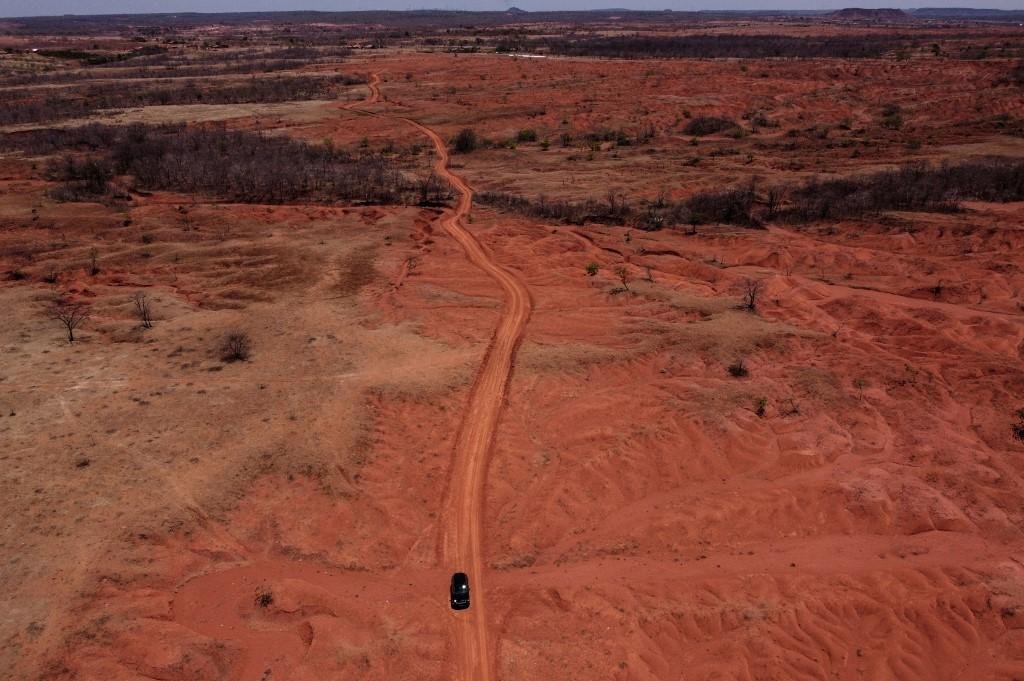 Fen&ocirc;meno &eacute; causado pela eros&atilde;o galopante no solo fr&aacute;gil da regi&atilde;o, e exacerbado pelo desmatamento, pelo crescimento indiscriminado e provavelmente pelas mudan&ccedil;as clim&aacute;ticas
