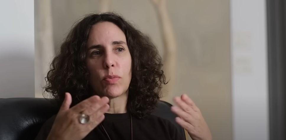 Maria Homem tamb&eacute;m autografa "Lupa da Alma: Quarentena - Revela&ccedil;&atilde;o", &agrave;s 19h, na Pra&ccedil;a de Aut&oacute;grafos