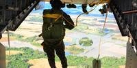 Adrenalina marcou salto de paraquedistas a partir de aeronave da Força Aérea Brasileira