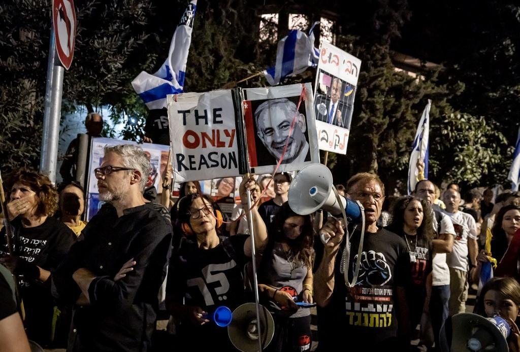 Grupos se reuniram inclusive em frente &agrave; resid&ecirc;ncia do premier