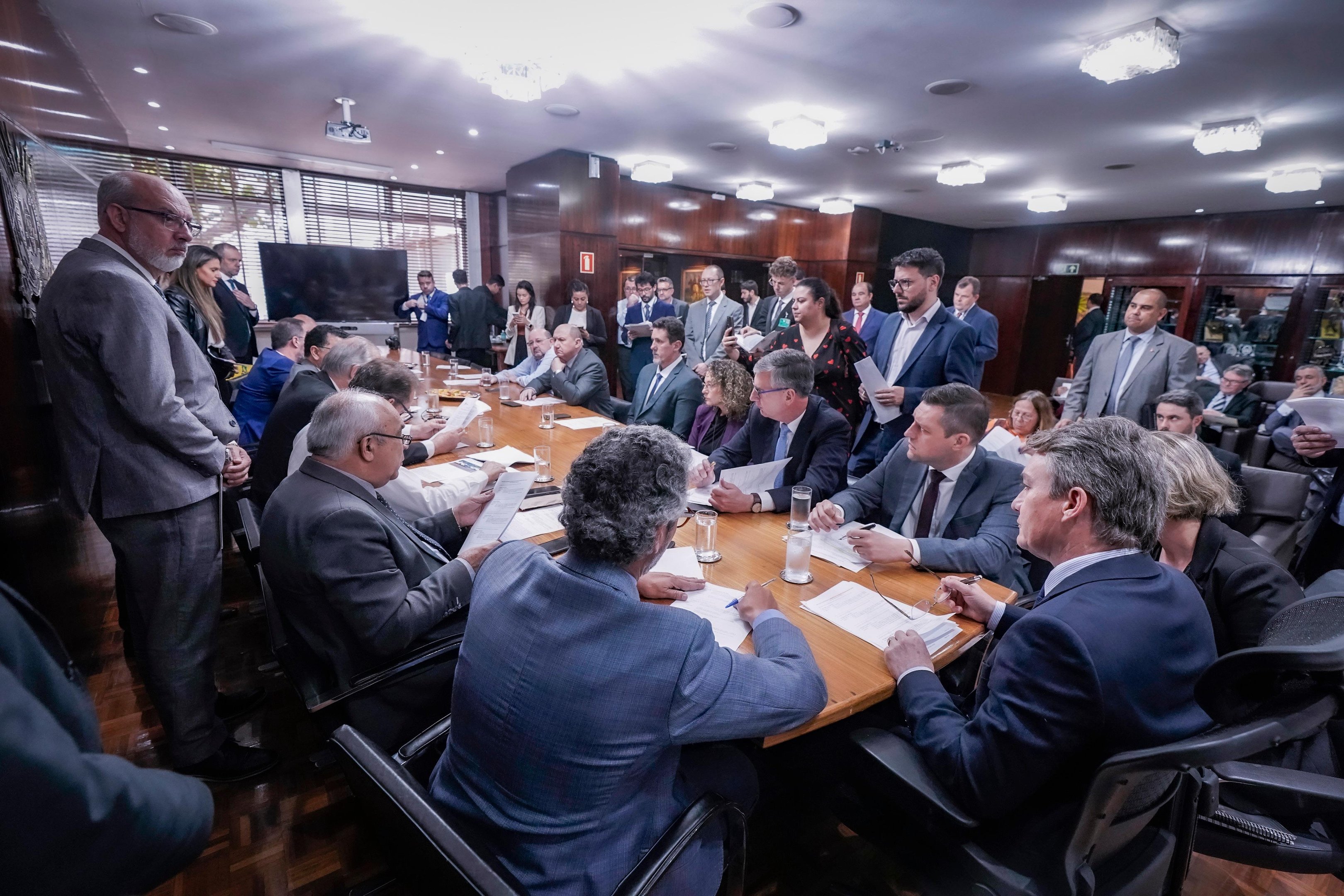 Reuni&atilde;o de l&iacute;deres definiu vota&ccedil;&otilde;es desta e da pr&oacute;xima ter&ccedil;a-feira