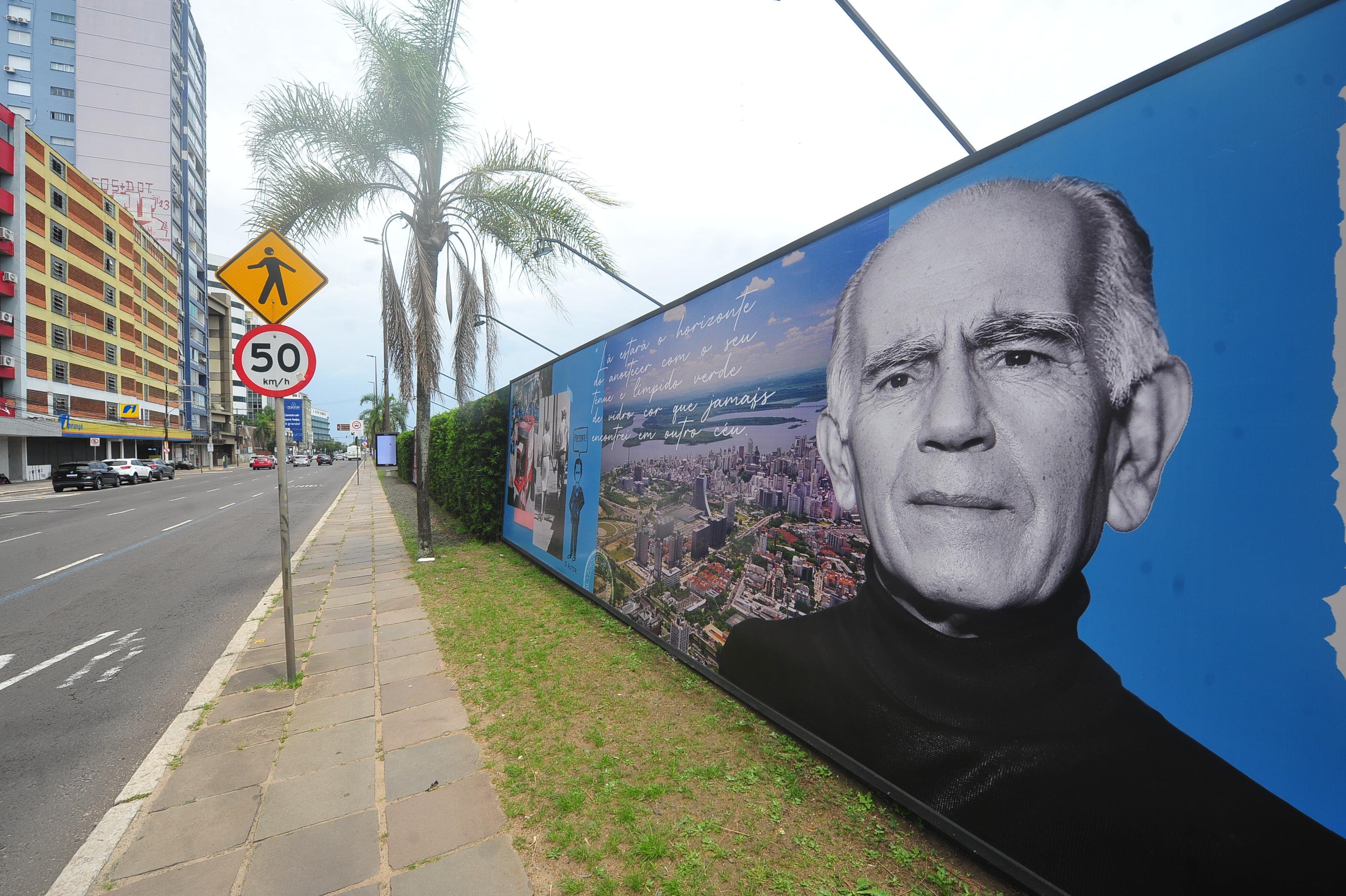 Pain&eacute;is gigantes no Muro da Mau&aacute; homenageiam Erico Verissimo