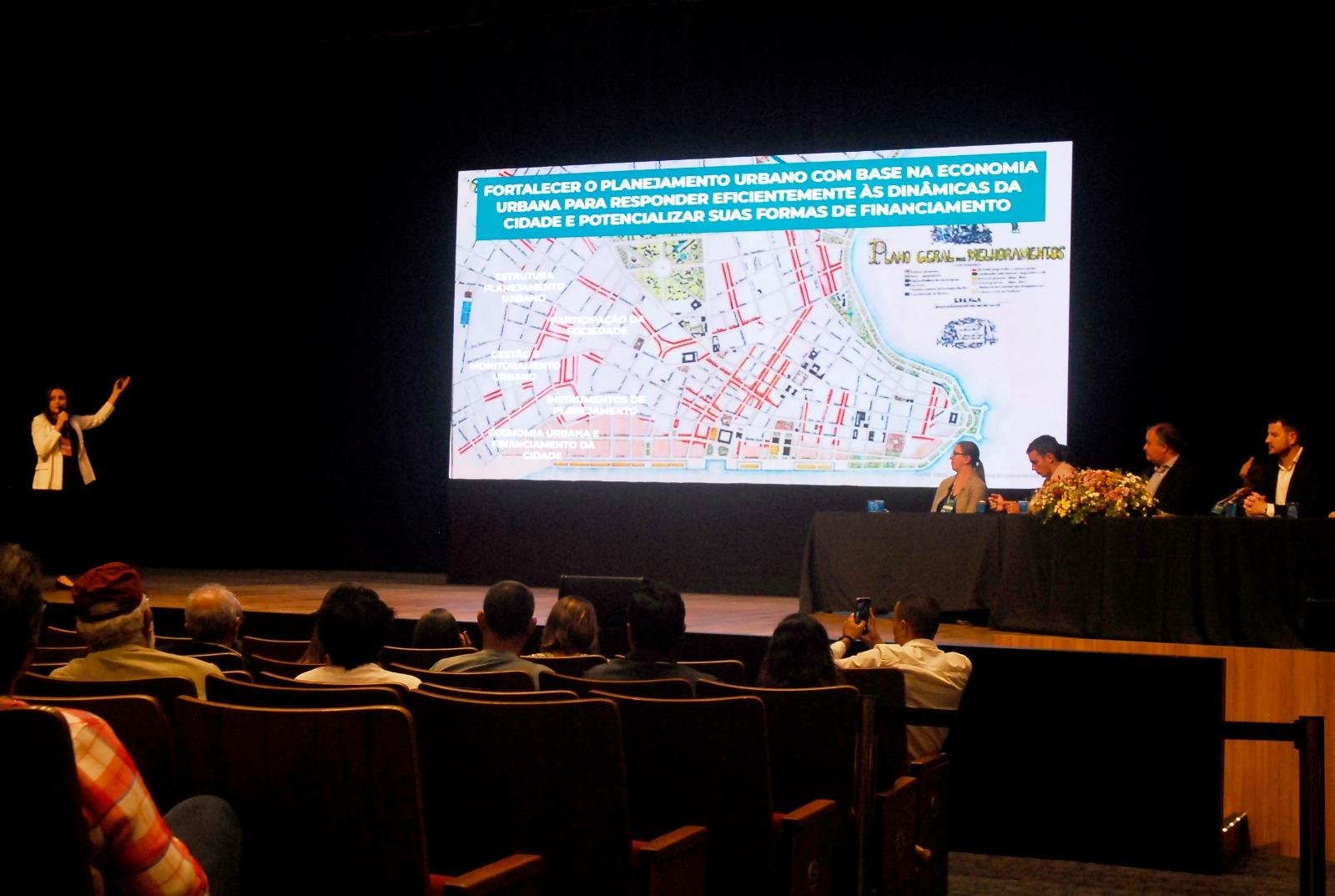 O evento debateu as principais estrat&eacute;gias para atingir os objetivos do Plano Diretor.