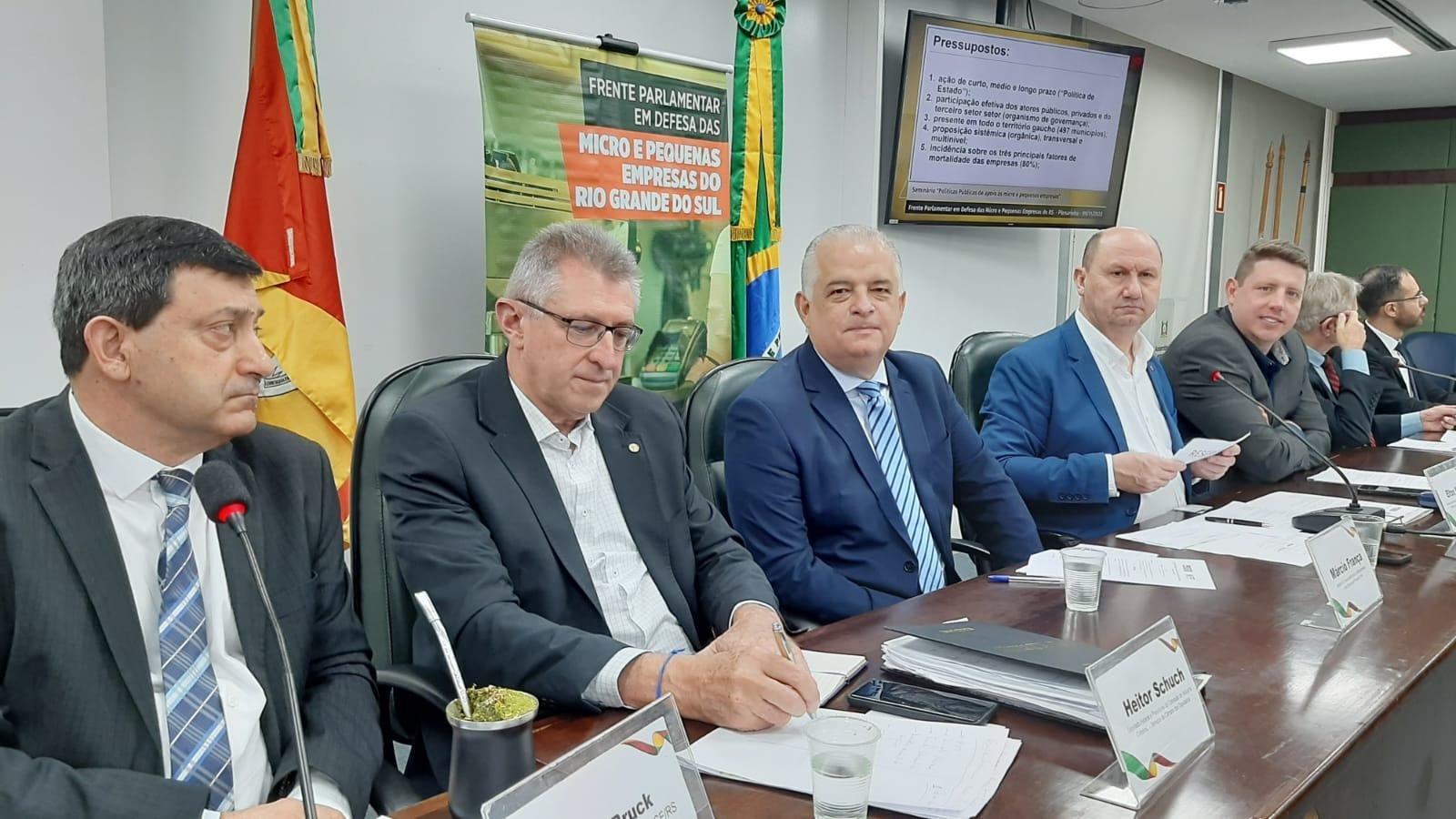 O Semin&aacute;rio foi realizado pela Comiss&atilde;o de Ind&uacute;stria, Com&eacute;rcio e Servi&ccedil;os da C&acirc;mara dos Deputados e a Frente Parlamentar em Defesa das Micro e Pequenas Empresas do Rio Grande do Sul