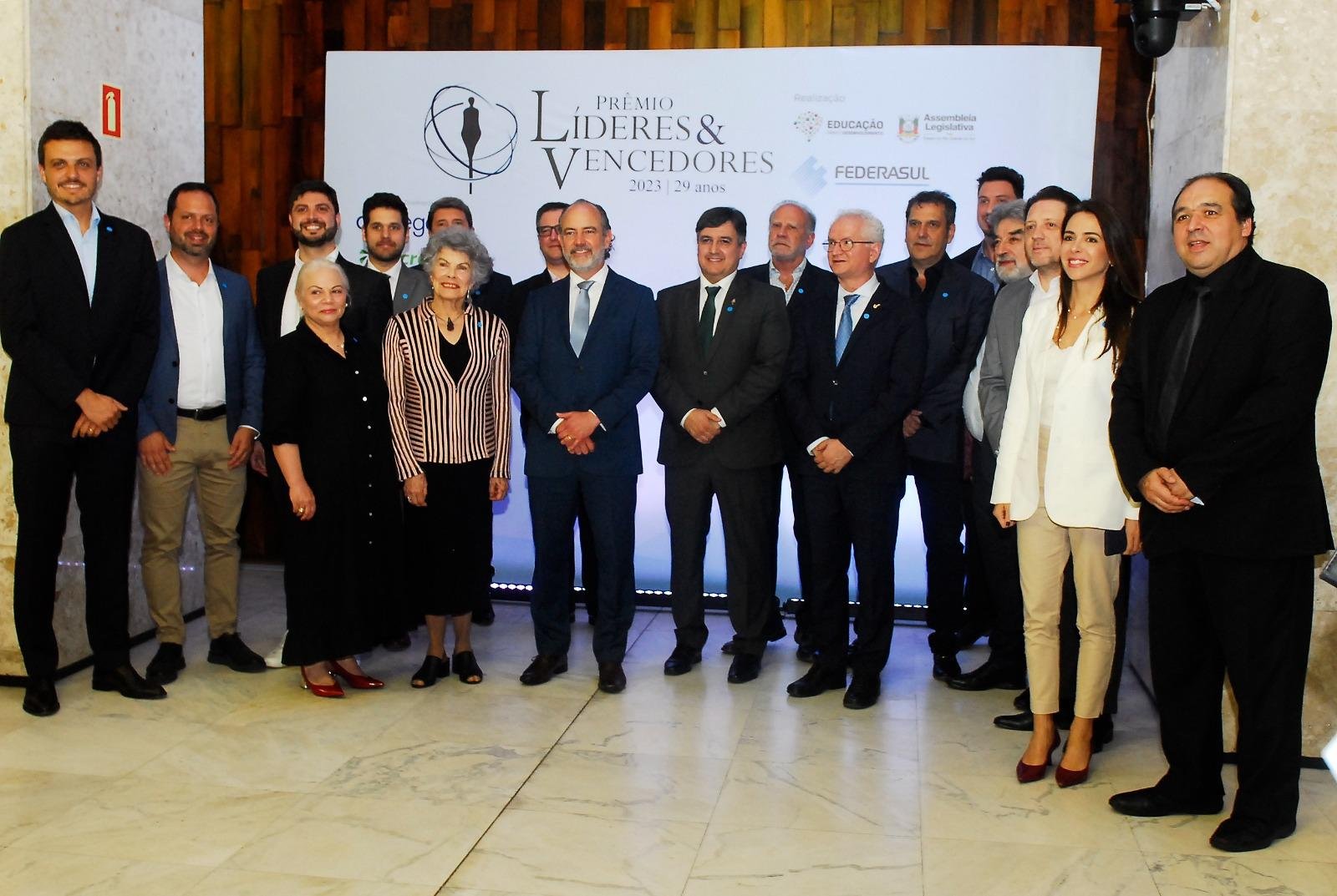 Os 15 finalistas do Pr&ecirc;mio L&iacute;deres e Vencedores 2023