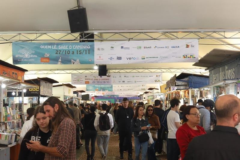 A festa liter&aacute;ria segue at&eacute; o pr&oacute;ximo dia 15 de novembro, com funcionamento das 10h &agrave;s 20h.