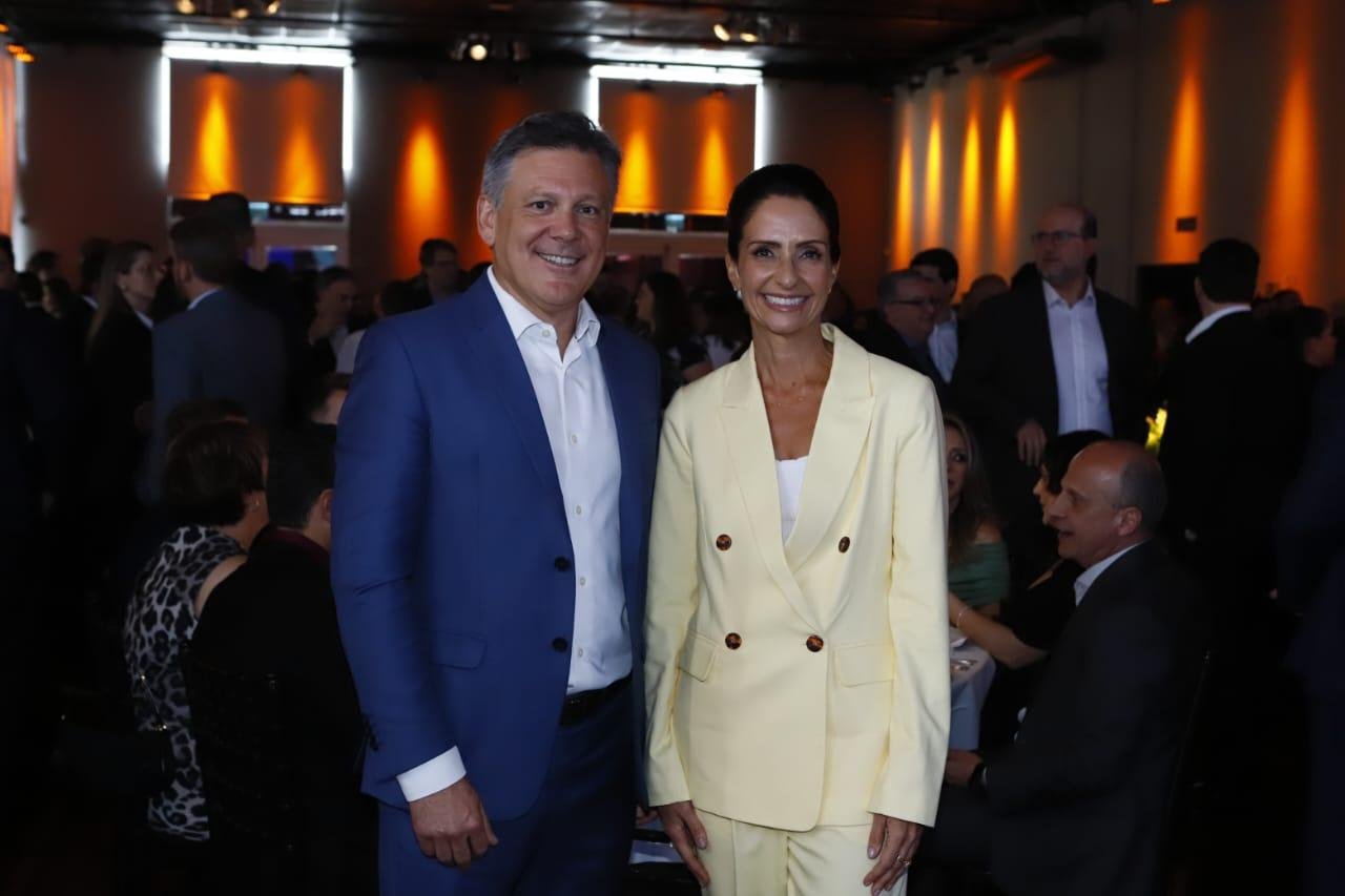 O presidente do Instituto Brasileiro de Executivos de Finan&ccedil;as do RS Odivan Carlos Cargnin  e  Lav&iacute;nia Leite, diretora financeira do Grupo Fitesa e especialista em direito tribut&aacute;rio
