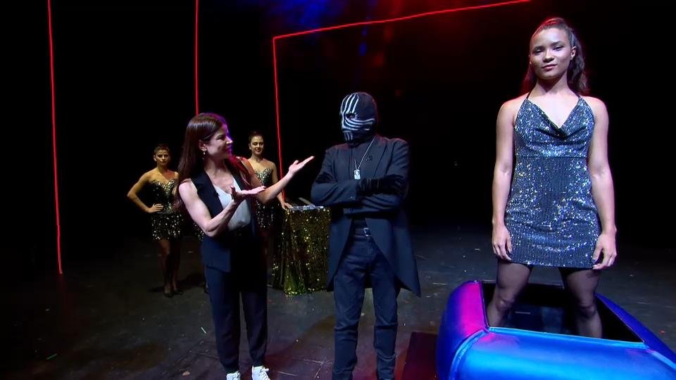 Mister M concede entrevista para a rep&oacute;rter Thatiana Brasil