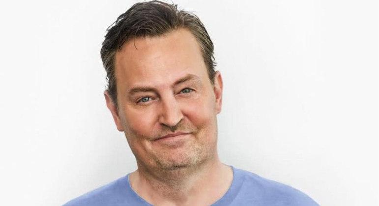 A morte do ator Matthew Perry, aos 54 anos, causou como&ccedil;&atilde;o nos f&atilde;s do seriado Friends no mundo todo