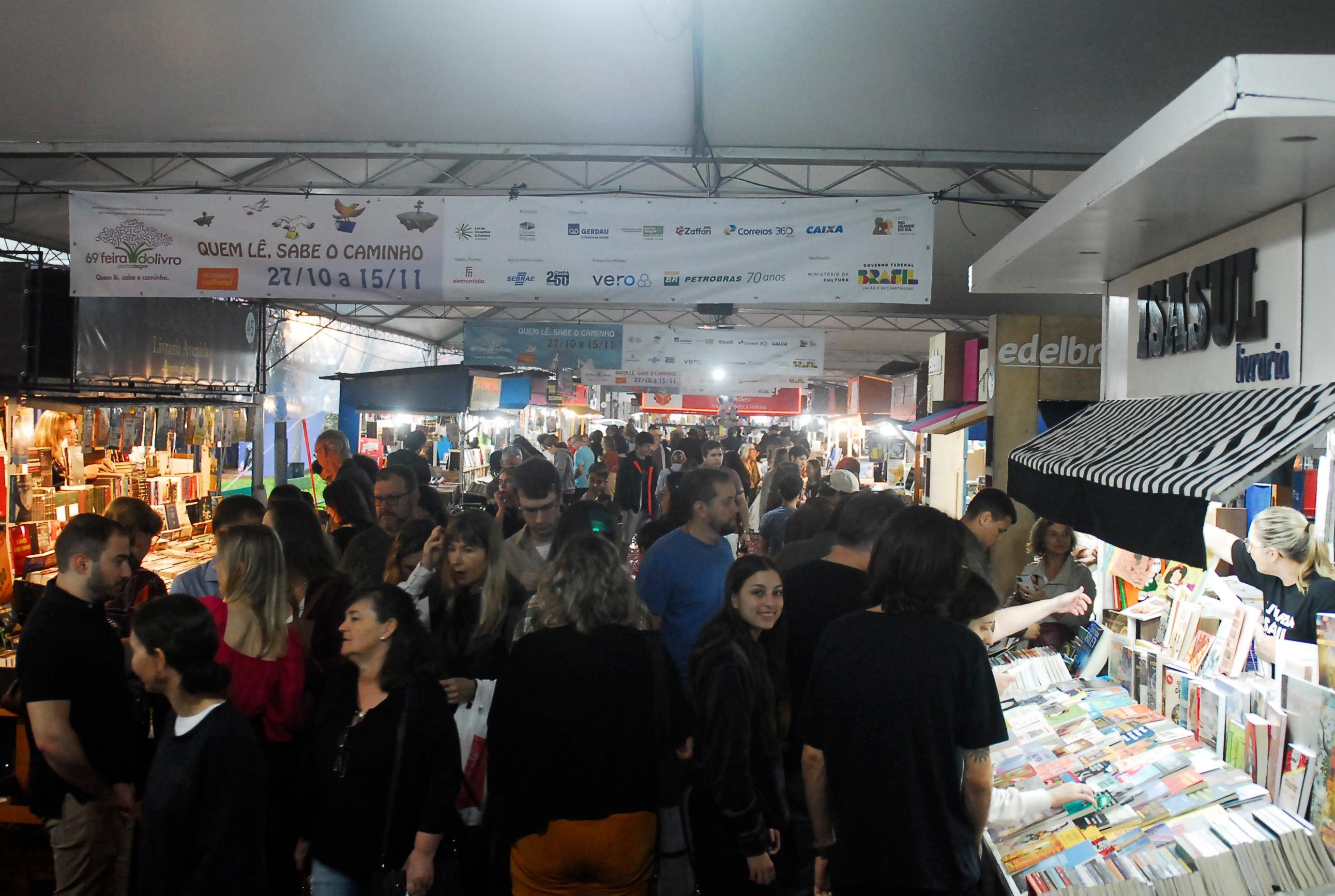 A programa&ccedil;&atilde;o da 69&ordf; Feira do Livro de Porto Alegre segue gratuita na Pra&ccedil;a da Alf&acirc;ndega at&eacute; o dia 15 de novembro