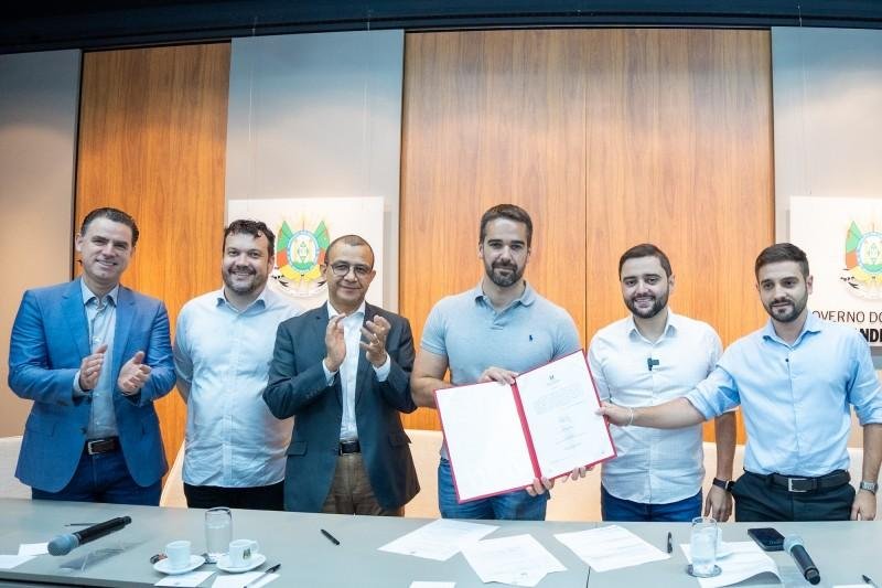 Assinatura de projetos para reconstru&ccedil;&atilde;o do Vale do Taquari contou com a participa&ccedil;&atilde;o do vice-governador Gabriel Souza e secret&aacute;rios de governo