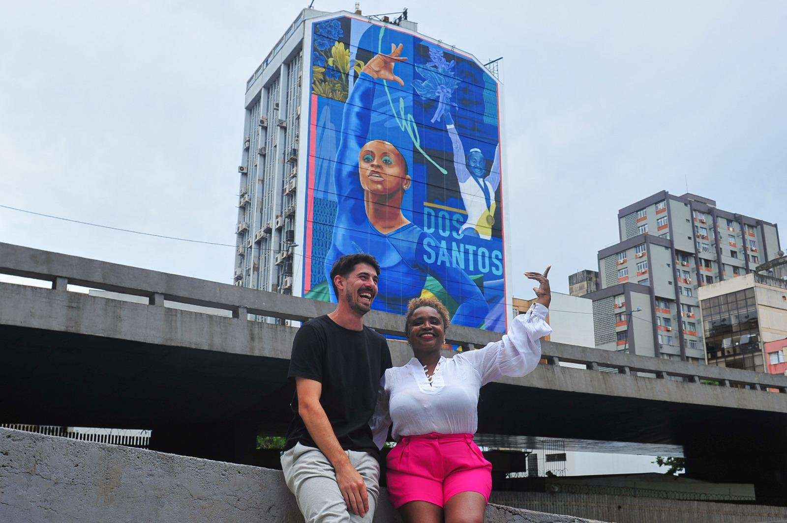 A pintura do  artista Kelvin Koubik tem quase 50 metros de altura, aproximadamente 900m metros quadrados e est&aacute; pintado no edif&iacute;cio da Fecom&eacute;rcio, localizado na elevada da Concei&ccedil;&atilde;o, entrada de Porto Alegre.