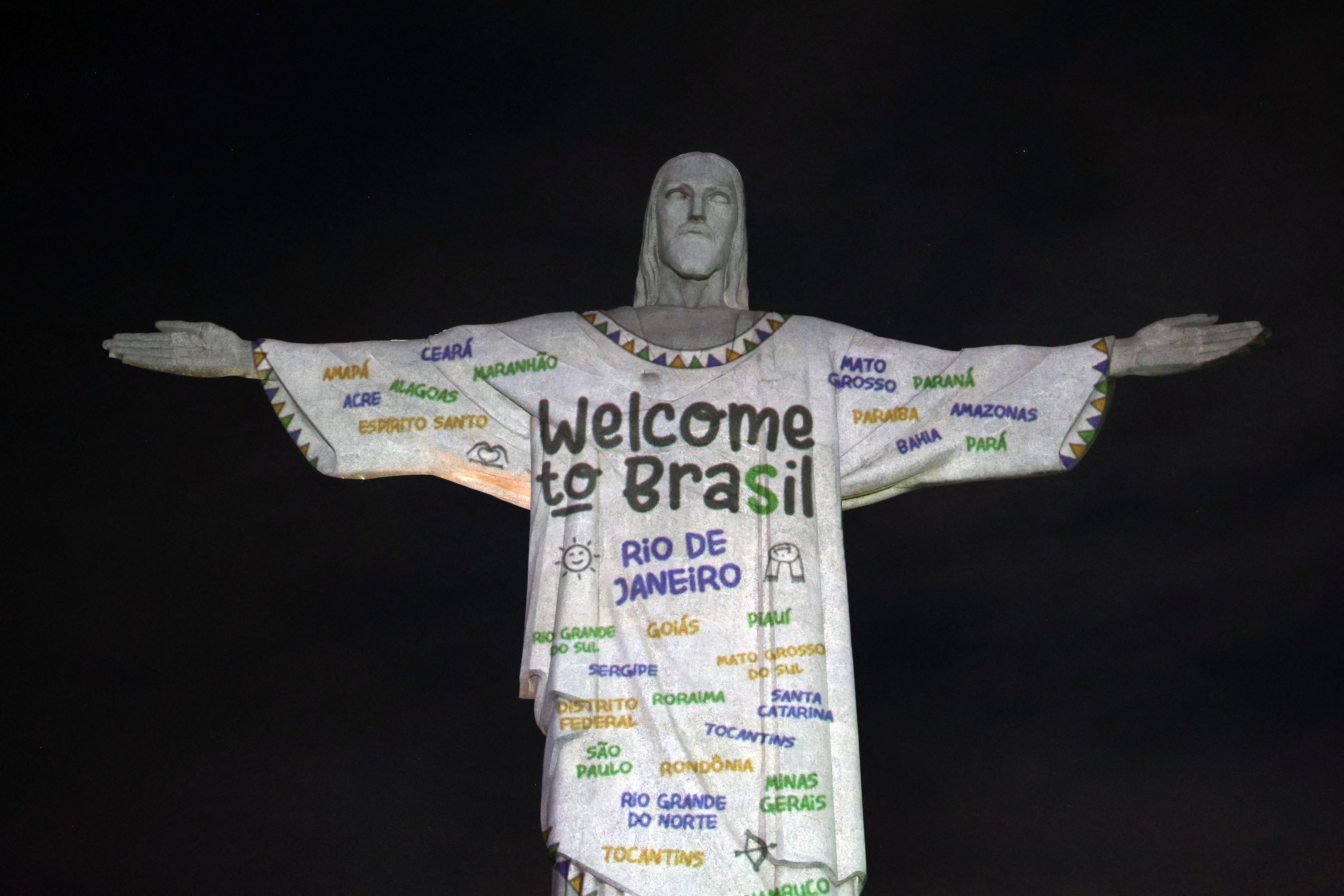 Uma imagem projetada no Cristo Redentor d&aacute; as boas-vindas &agrave; cantora norte-americana Taylor Swift no Rio de Janeiro. Swift oferecer&aacute; tr&ecirc;s shows da "The Eras Tour" no estado