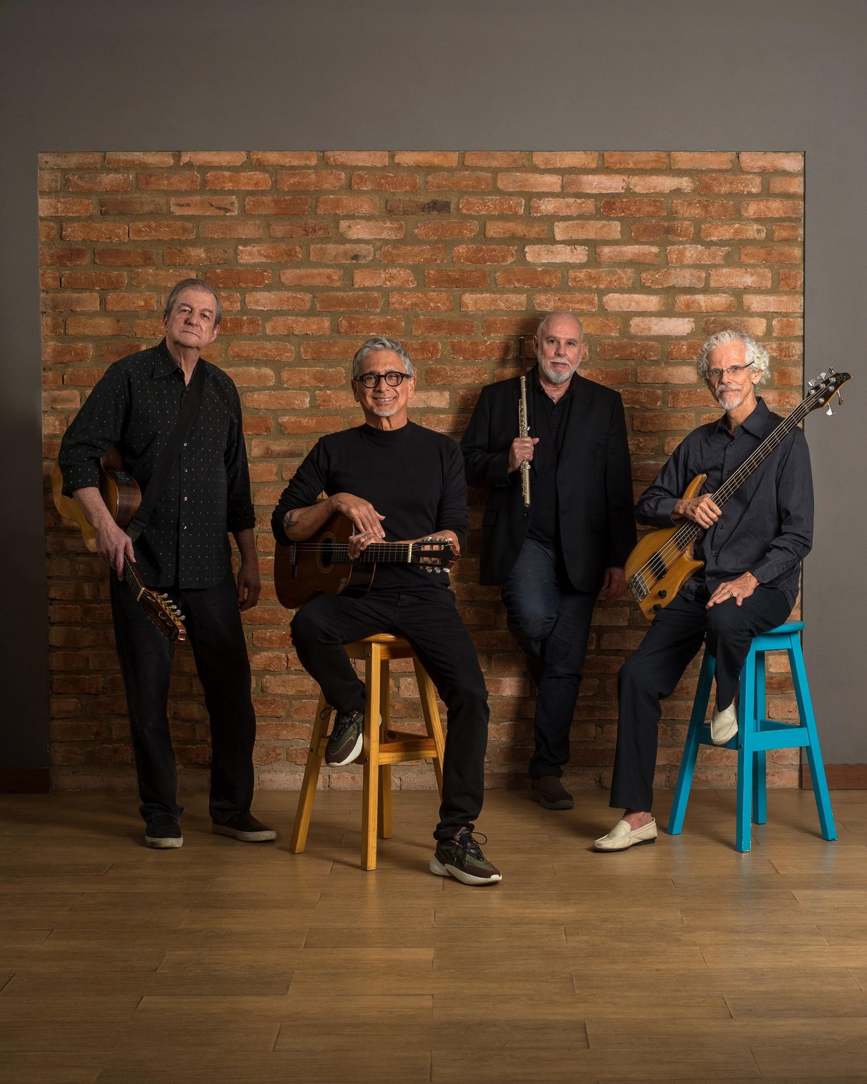 O ponto de partida da conversa com David Tygel, Louren&ccedil;o Baeta, Maur&iacute;cio Maestro e Z&eacute; Renato &eacute; o &aacute;lbum &ldquo;Pasieros&rdquo;, que recebeu o Grammy Awards na categoria Melhor &Aacute;lbum de Pop Latino