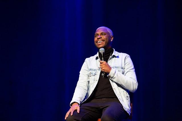 O humorista Yuri Mar&ccedil;al traz seu stand up comedy 'Me Perdi No Que Eu Tava Falando'
