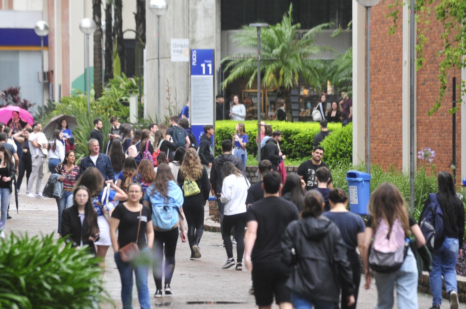 Campus da PUCRS recebeu milhares de estudantes e acompanhantes, que tiveram uma programa&ccedil;&atilde;o especial enquanto aguardavam aplica&ccedil;&atilde;o das provas