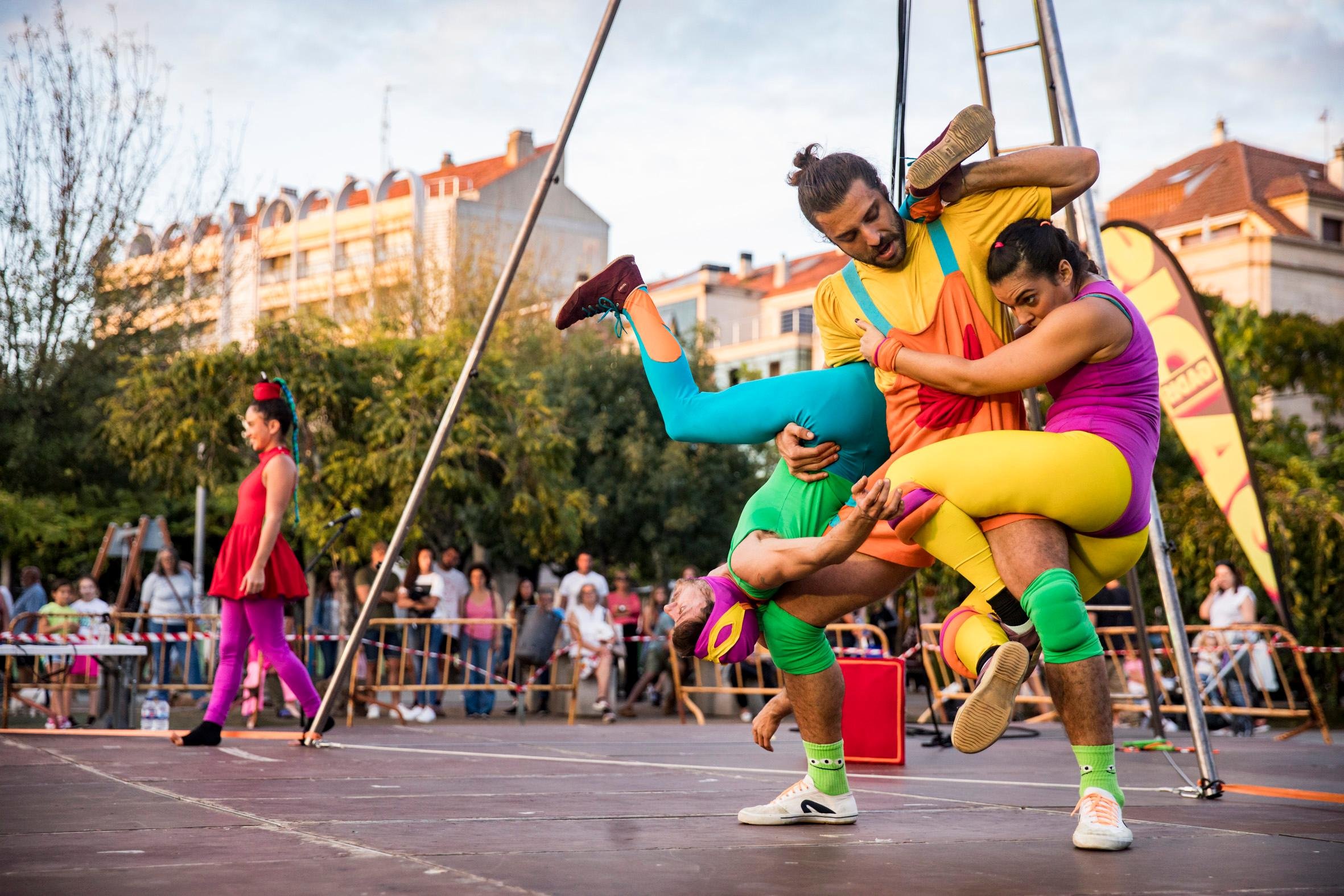 Grupo carioca Circo no Alto apresenta o espet&aacute;culo 'Se Der Corda', montagem com humor e acrobacias