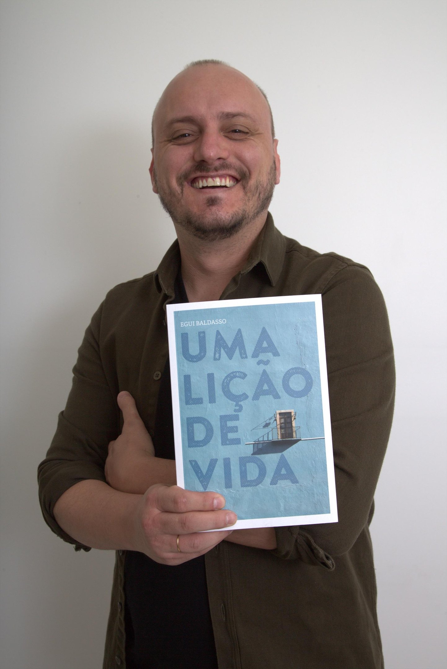 Egui Baldasso e o seu livro "Uma li&ccedil;&atilde;o de vida"