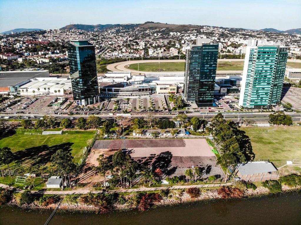 CT Cristal instalou grama sint&eacute;tica em um dos campos em 2020