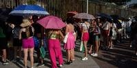 Fãs enfrentaram filas e calor no show do Rio de Janeiro e criticam pronunciamento da produtora