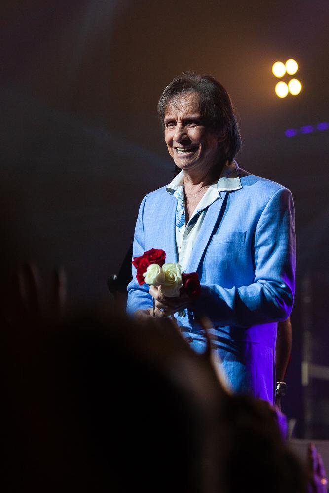 Cantor Roberto Carlos apresenta nova can&ccedil;&atilde;o
