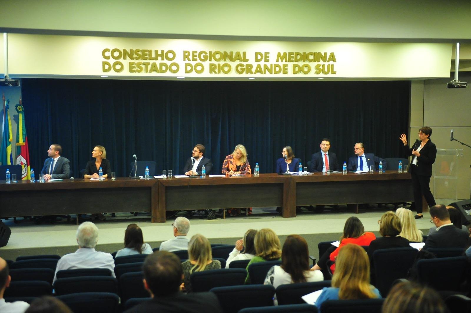 O debate ocorreu no audit&oacute;rio do Cremers, em Porto Alegre