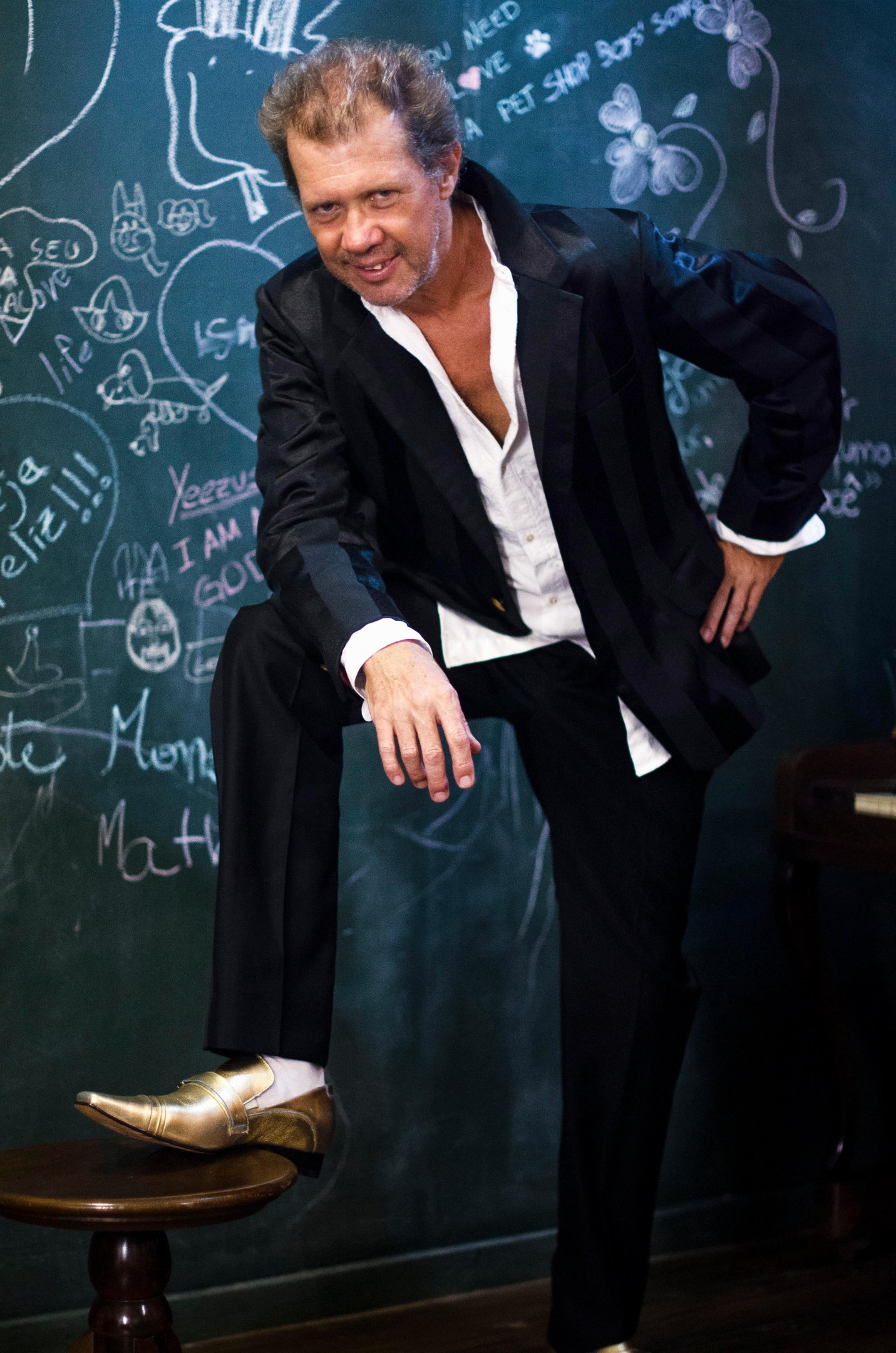 Wander far&aacute; uma viagem por sua carreira musical, interpretando desde suas primeiras e cl&aacute;ssicas can&ccedil;&otilde;es at&eacute; suas composi&ccedil;&otilde;es mais recentes