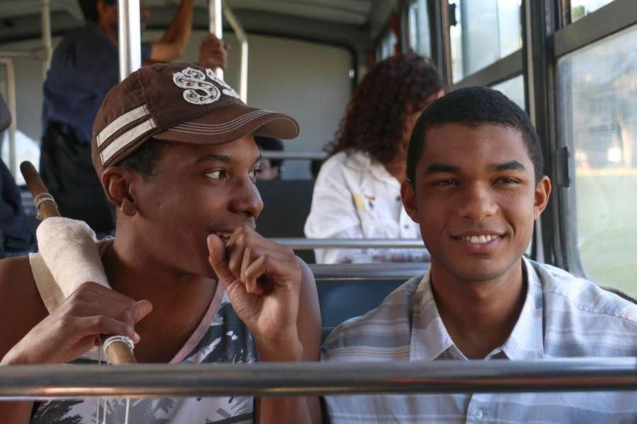 Lucas Penteado e Juan Paiva interpretam Claudinho e Buchecha no filme