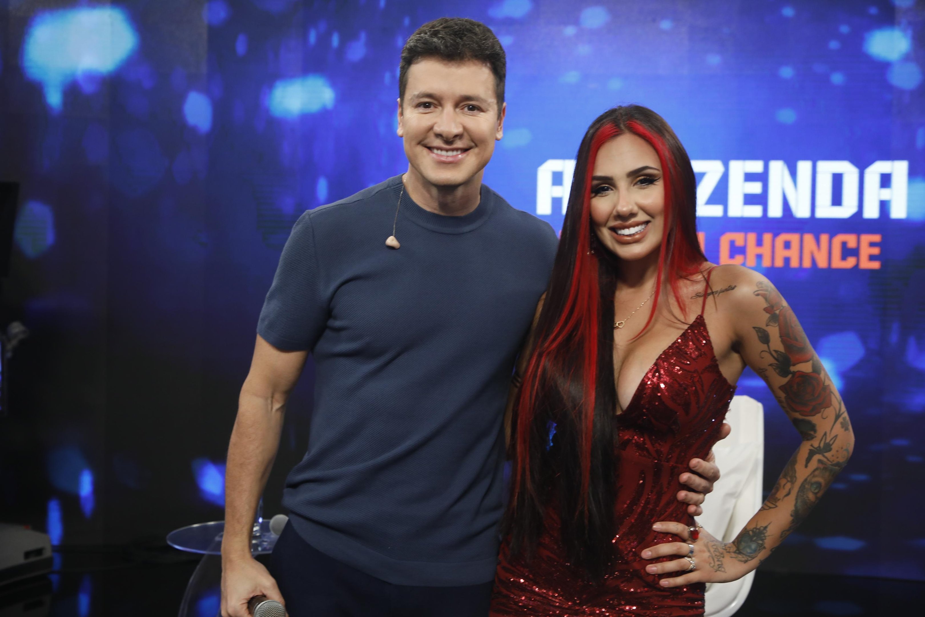 O apresentador Rodrigo Faro recebe Alicia X
