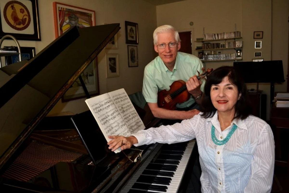 Fredi Gerling e Cristina Capparelli em recital na Casa de M&uacute;sica Poa neste domingo