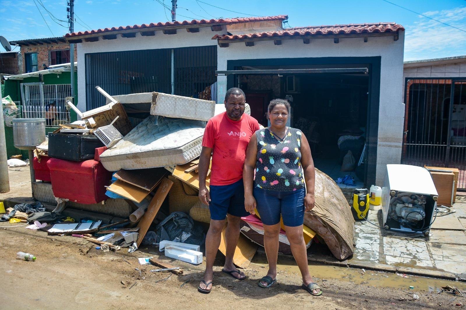 Marcos Roberto &Aacute;vila e Valdirene Alves s&atilde;o moradores do bairro Cidade Verde em Eldorado do Sul e pretendem sair da cidade para n&atilde;o passarem por mais alagamentos