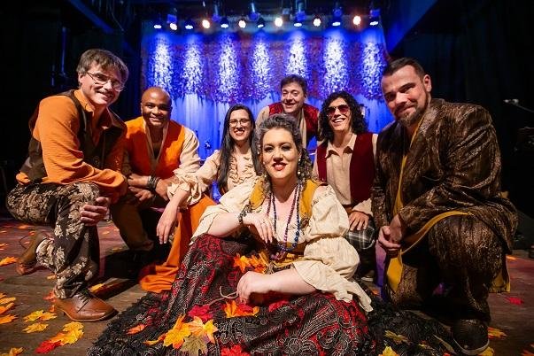 Com uma trupe de m&uacute;sicos diversa, 'Eva Luna' &eacute; um show de diversidade e de amor &agrave; arte
