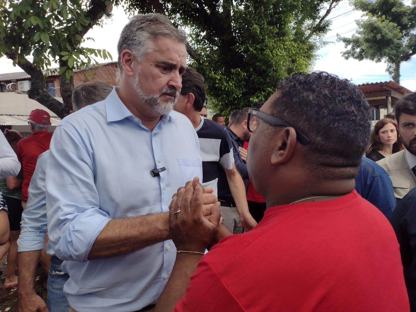 Em sua breve passagem por Eldorado do Sul, ministro Pimenta ouviu fam&iacute;lias que foram atingidas pela enchente