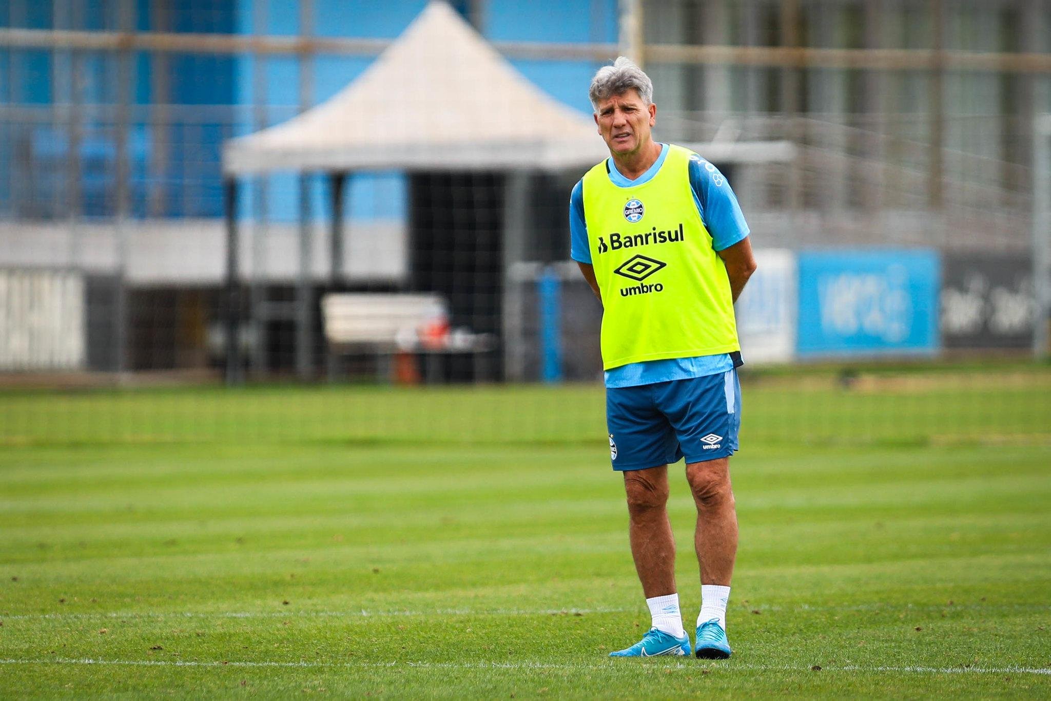 Renato Portaluppi vai voltar a utilizar o esquema com dois zagueiros