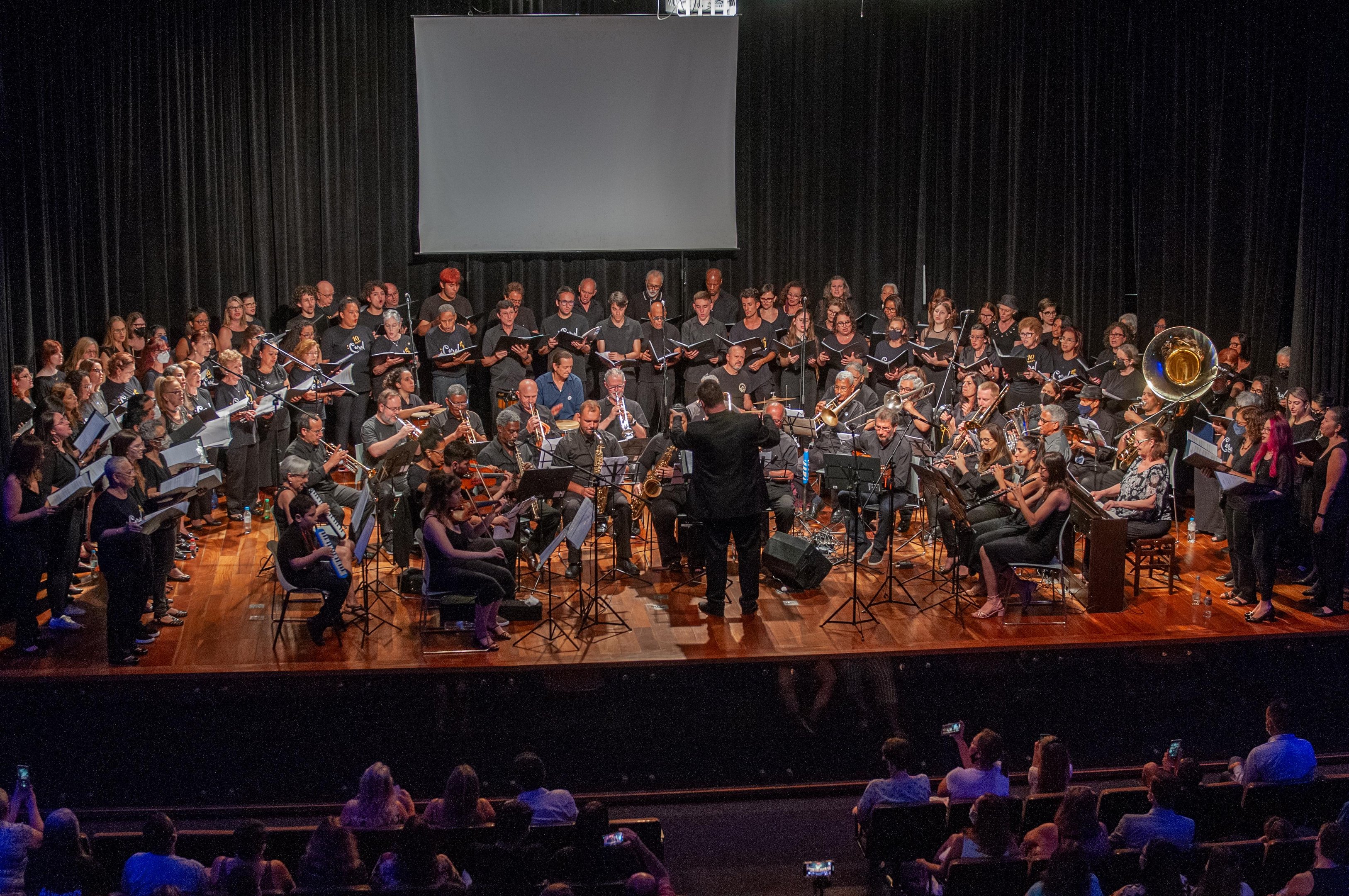 O espet&aacute;culo &eacute; composto por mais de 100 vozes regidas pelo maestro Marcelo Rabello dos Santos