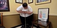 O americano Joe, morador da cidade de Johnson City, no estado do Tennessee (EUA), tem 31 anos, e a obesidade extrema faz com que ele se sinta muito solitário