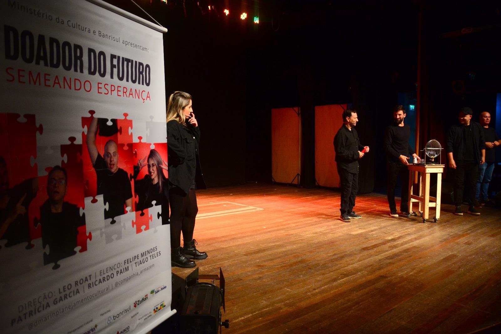 Apresenta&ccedil;&atilde;o no teatro Bruno Kieper, na Casa de Cultura M&aacute;rio Quintana, contou com a presen&ccedil;a de 80 alunos de escola da zona Norte de Porto Alegre